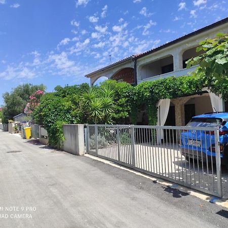 Apartment House Vir-To-All Екстериор снимка
